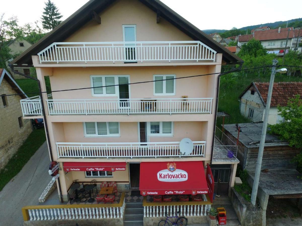 Apartman Malekin Apartment Prozor ภายนอก รูปภาพ